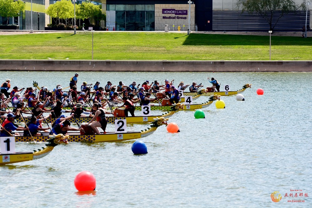 第18届亚利桑那州龙舟节在坦佩城湖举行